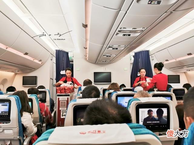 在飞机上可以玩手机吗 在飞机上可以玩手机吗2021