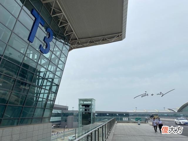 在飞机上可以玩手机吗 在飞机上可以玩手机吗2021