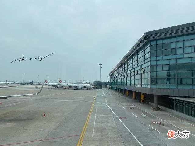 在飞机上可以玩手机吗 在飞机上可以玩手机吗2021