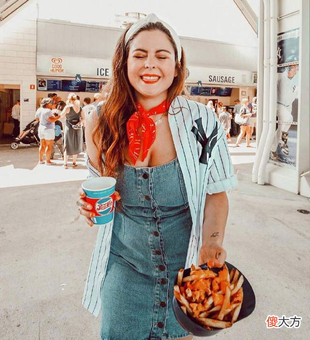 【就爱时尚】胖女孩衣橱只能有深色系？时尚博主Noelle Downing肉感女生穿搭技巧