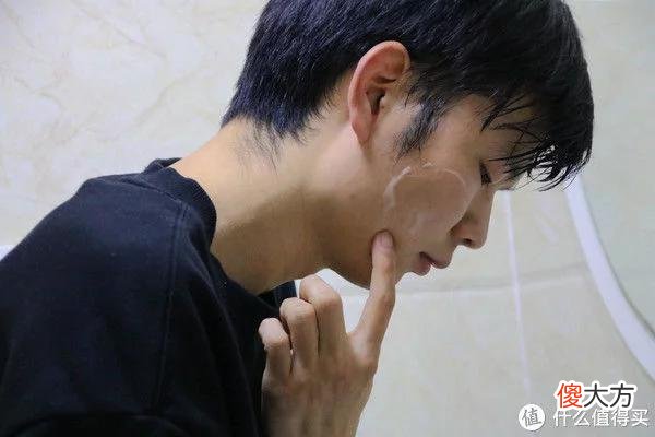 【时尚一点】专利配方+专为男士研发，珂岸这款套装产品轻松解决男士皮肤困扰