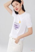 【就爱时尚】T恤一直都不简单，就看你能否发现，随意穿搭就能展现个性气质