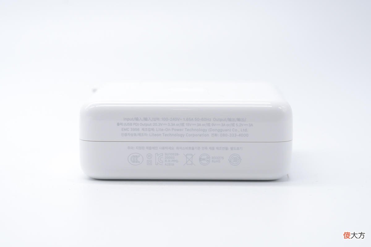 除了140W氮化镓充电器外还有一款，苹果67W PD充电器开箱测评