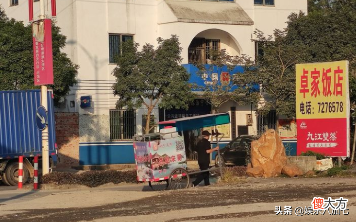 有人徒步直播2年小伙变大叔 抖音徒步从小伙变大叔