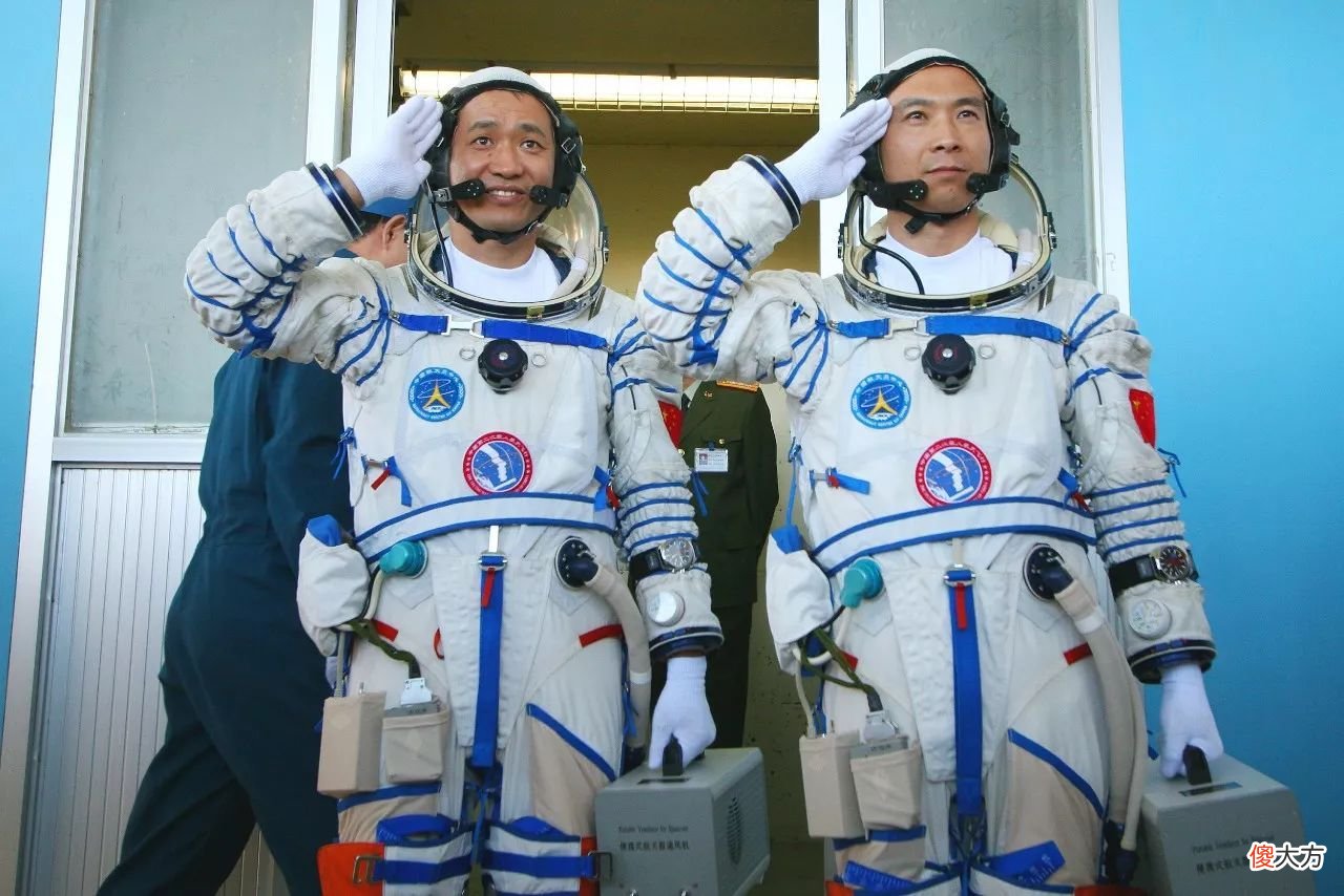 航天员如何换洗衣服 航天员怎么穿衣服
