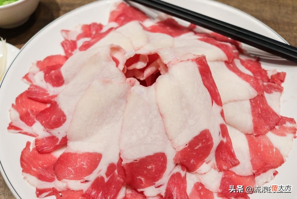 冬天的第一顿火锅 冬天的第一顿火锅什么梗