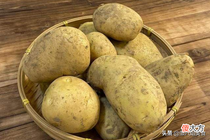 土豆发芽是吃掉还是丢掉 土豆发芽要整个扔掉吗