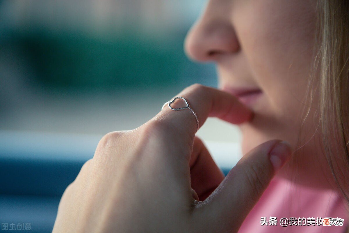 女士戒指戴法含义指什么 戒指的戴法和意义女士