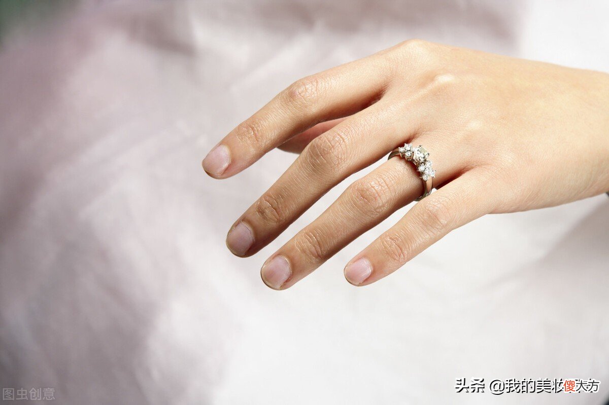 女士戒指戴法含义指什么 戒指的戴法和意义女士