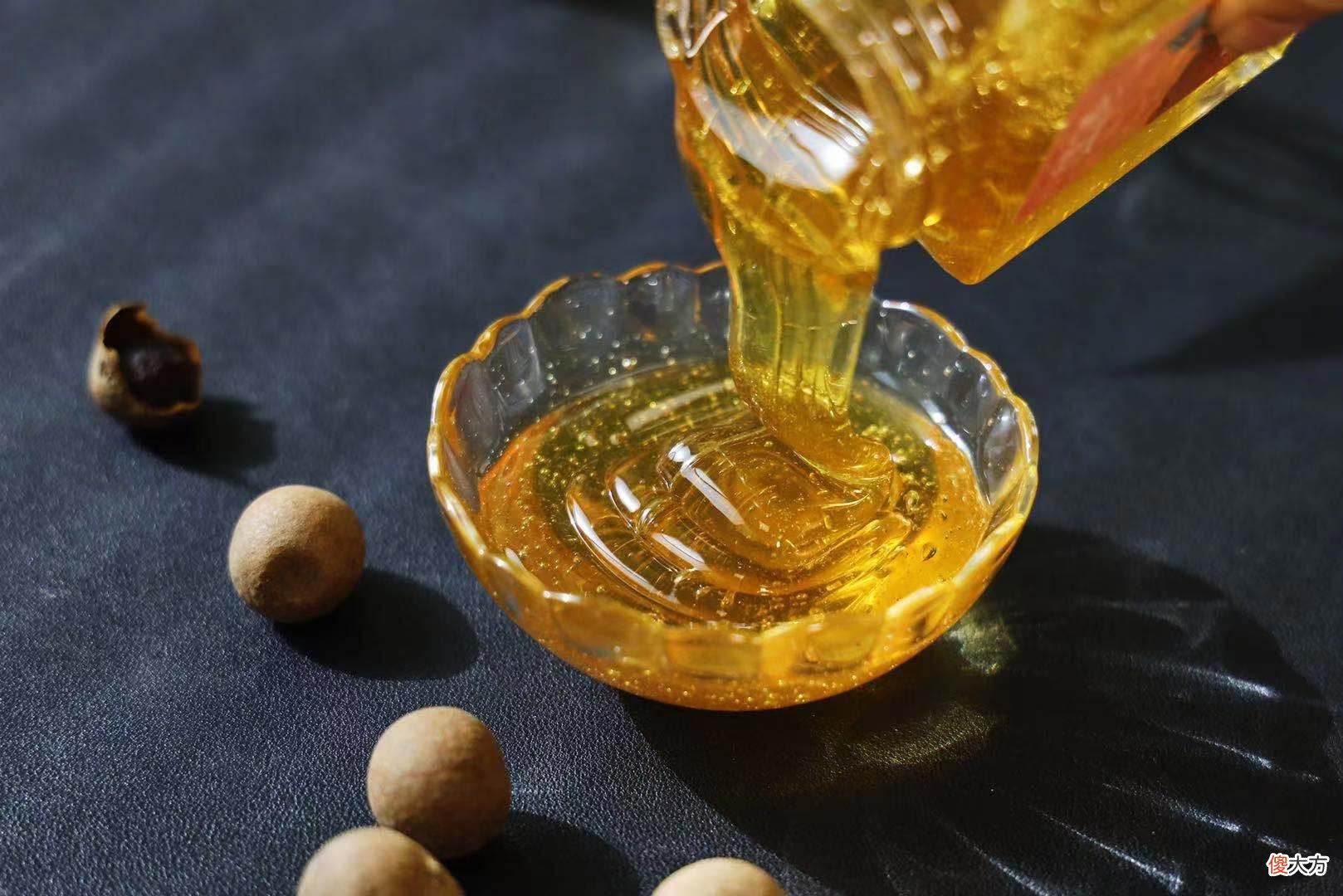 怎样鉴别蜂蜜的真假 怎样鉴别蜂蜜的真假怎么辨别