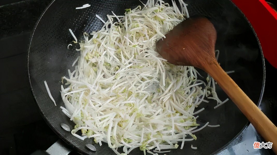难怪你炒的绿豆芽 炒绿豆芽?