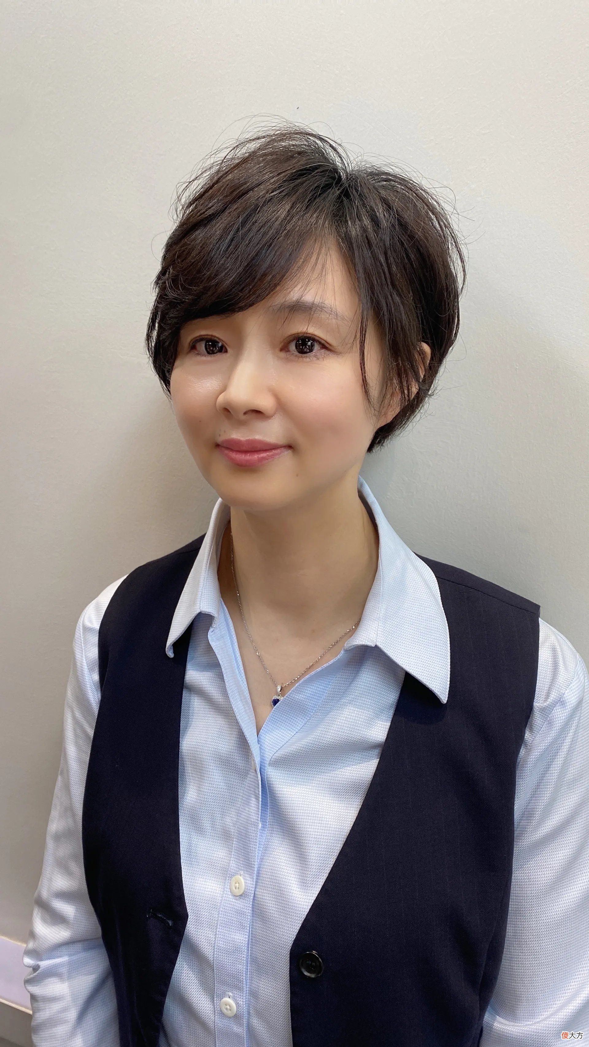 【就爱时尚】女人想变美,最火发型不能少,剪短发烫卷卷