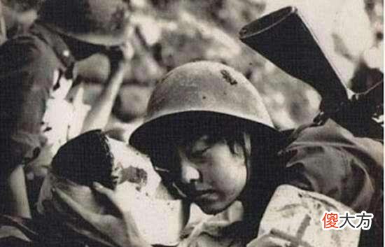 【爱历史】对越反击战结束后，撤退的途中发生了什么，竟令张万年不禁流泪？