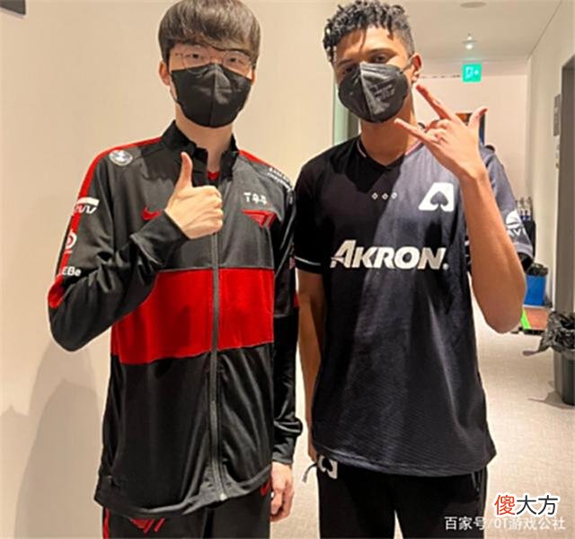 【游戏迷】被T1平推的对手不服输，赛后艾特faker，王多多搭档女解说道歉