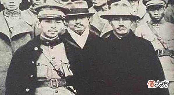 【历史故事】蒋经国问父亲蒋介石，以后怎么处理张学良？蒋介石用8个字回答！