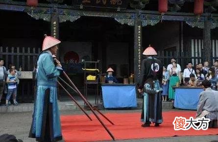 【历史故事】小故事：玩笑惹祸，险些断送了性命，戏言成真，终于抱得美人归