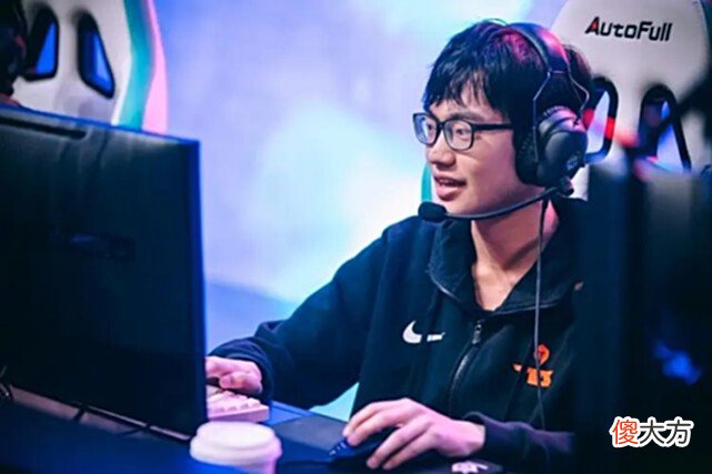 【游戏迷】英雄联盟:黄金左手—Knight