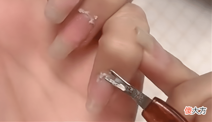 自己在家做美甲的顺序 自己在家做美甲的顺序视频