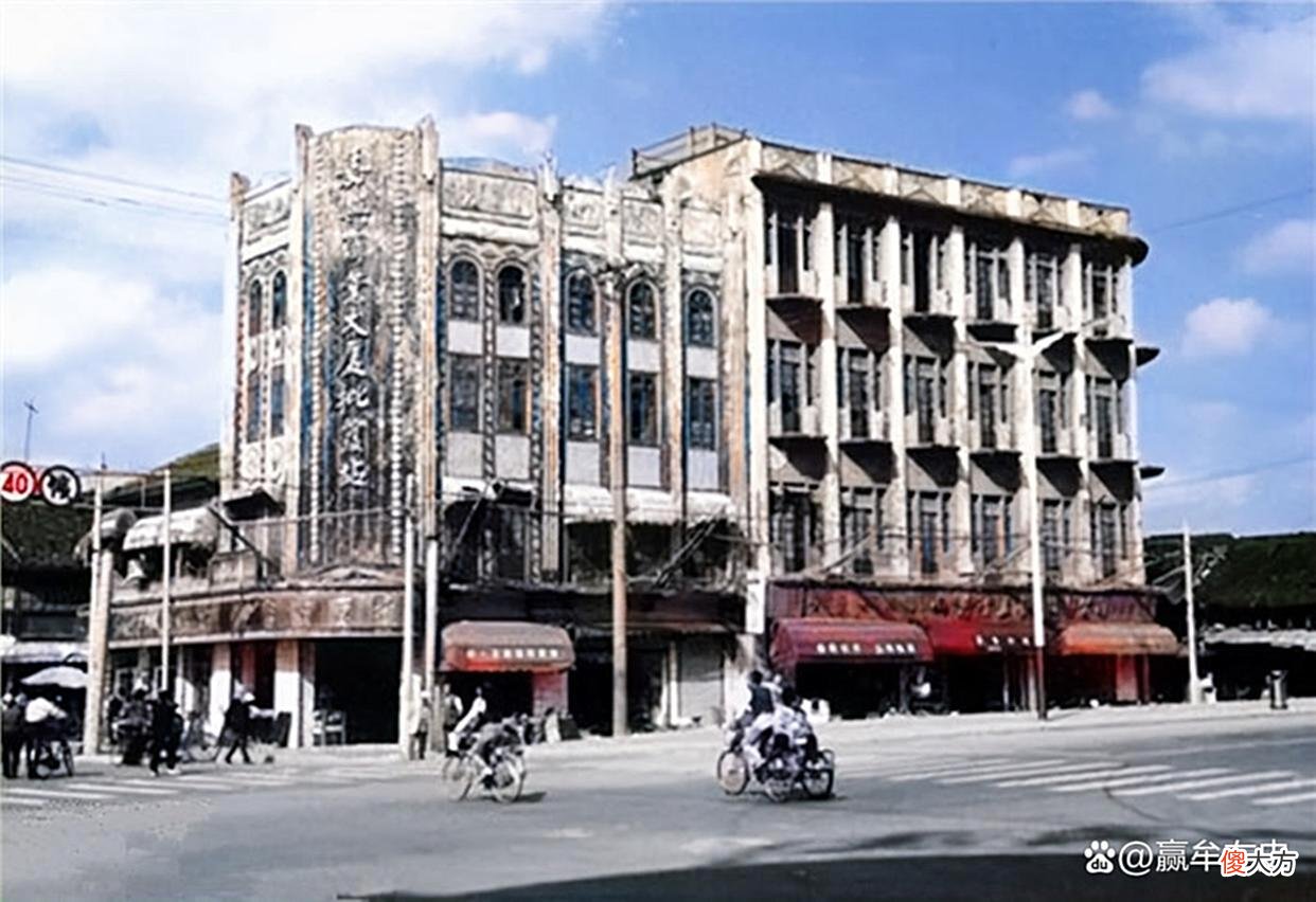 【历史故事】老照片：上世纪80年代的浙江嘉兴，解放路、正春和布店、陡门大桥