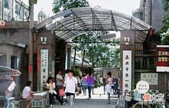 【历史故事】老照片：上世纪80年代的浙江嘉兴，解放路、正春和布店、陡门大桥
