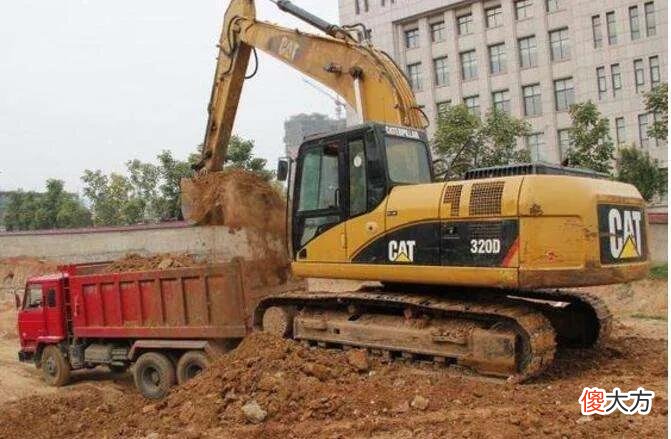 挖掘机装车与上 挖掘机上装车与平装车