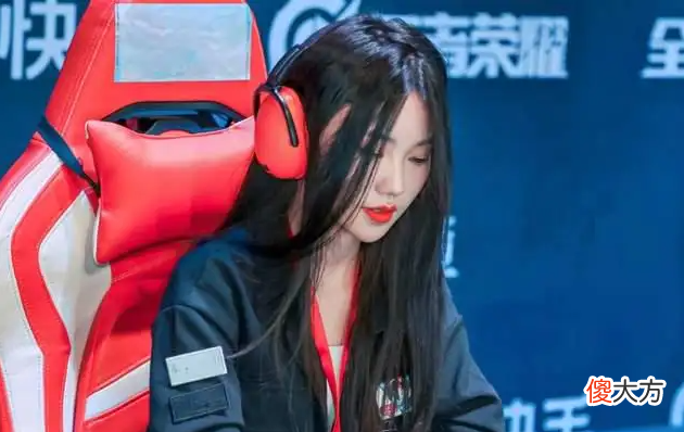 【游戏世界】王者荣耀女子公开赛甜甜柯加入lgd，中单操作圈可圈可点