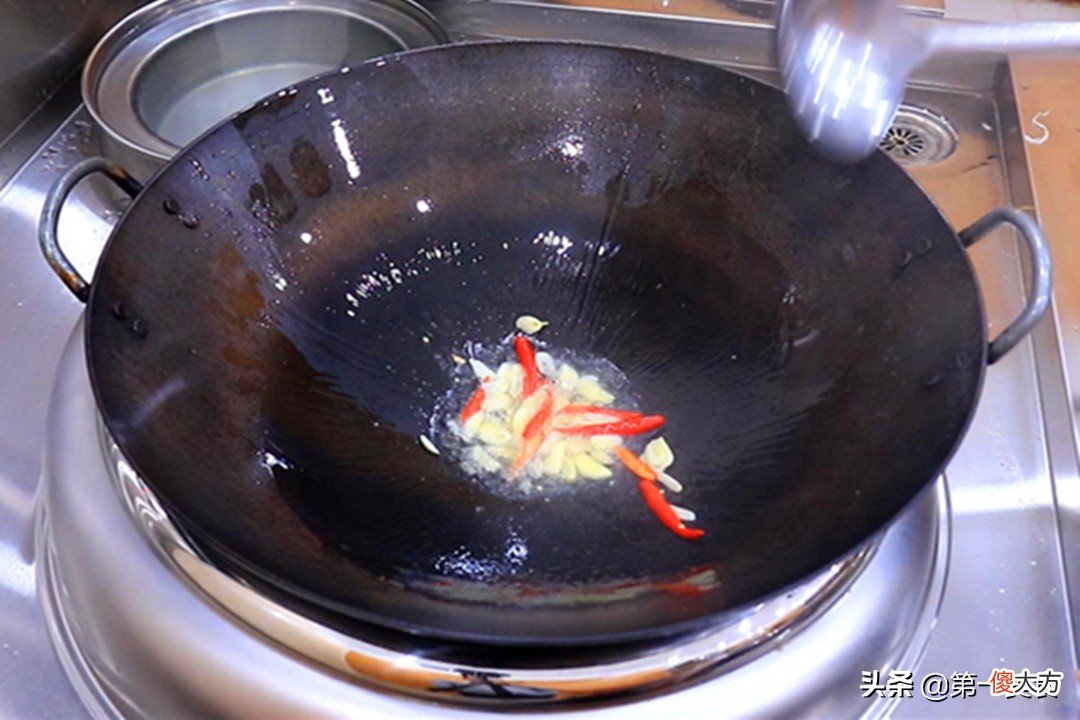 木耳扔掉也不能隔夜吃 木耳是不能吃隔夜的吗