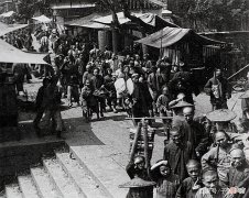 【爱历史】清朝的“老照片”，地主每顿吃2个菜，一出门就会被乞丐围堵索要