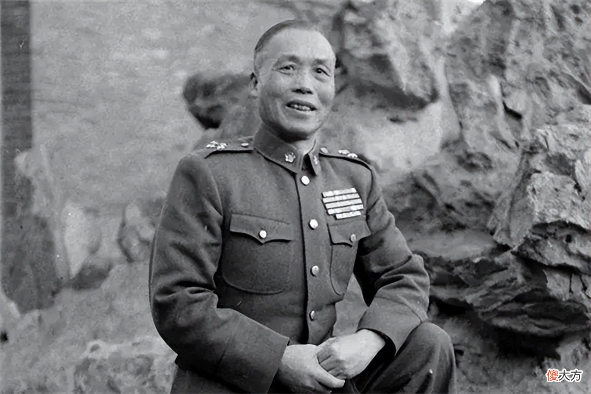 【爱历史】她不顾世俗非议，执意要嫁75岁丈夫，新婚夜却崩溃大哭，扬言分房睡
