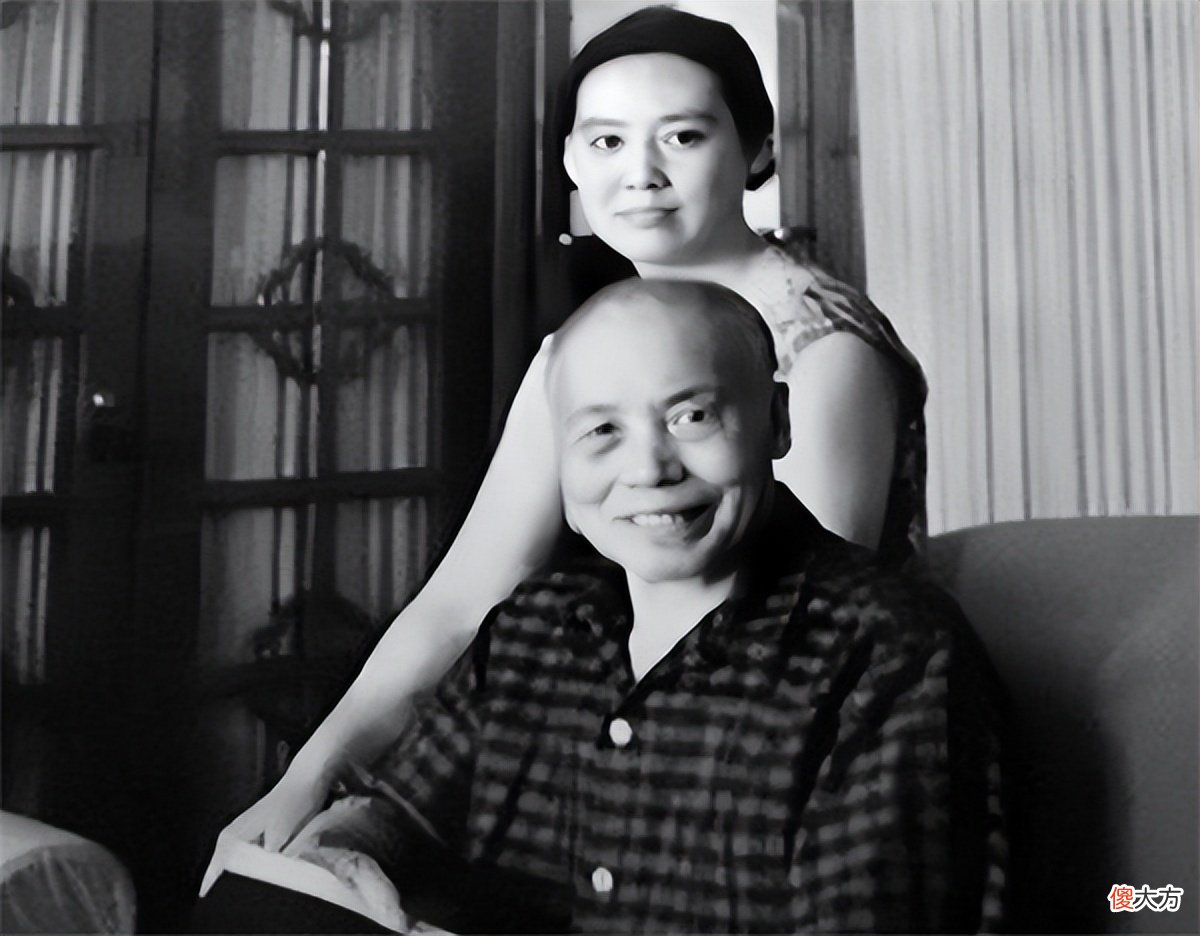 【爱历史】她不顾世俗非议，执意要嫁75岁丈夫，新婚夜却崩溃大哭，扬言分房睡