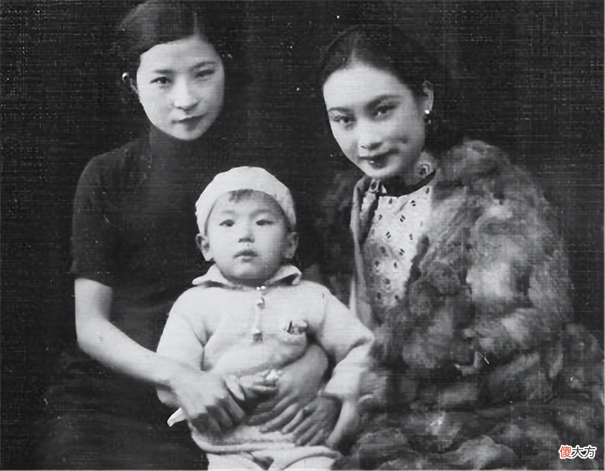【爱历史】她不顾世俗非议，执意要嫁75岁丈夫，新婚夜却崩溃大哭，扬言分房睡