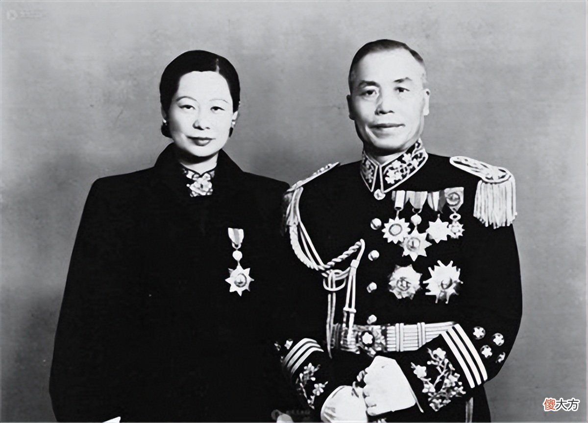 【爱历史】她不顾世俗非议，执意要嫁75岁丈夫，新婚夜却崩溃大哭，扬言分房睡