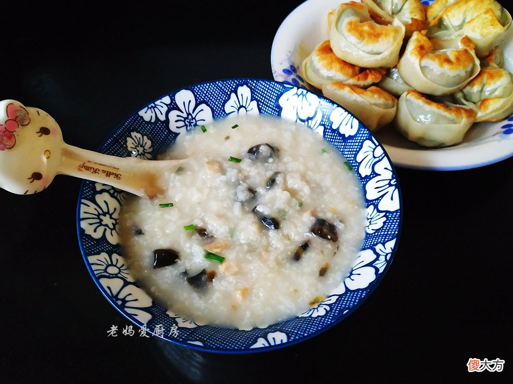 加些瘦肉与皮蛋煮锅粥 用锅煮皮蛋瘦肉粥