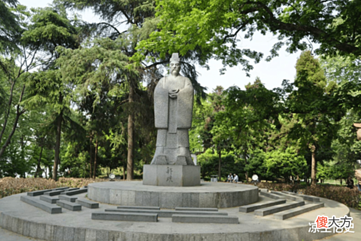 【爱历史】中国风水学鼻祖郭璞,因把母亲葬在河边被骂不孝,百年后出现奇迹
