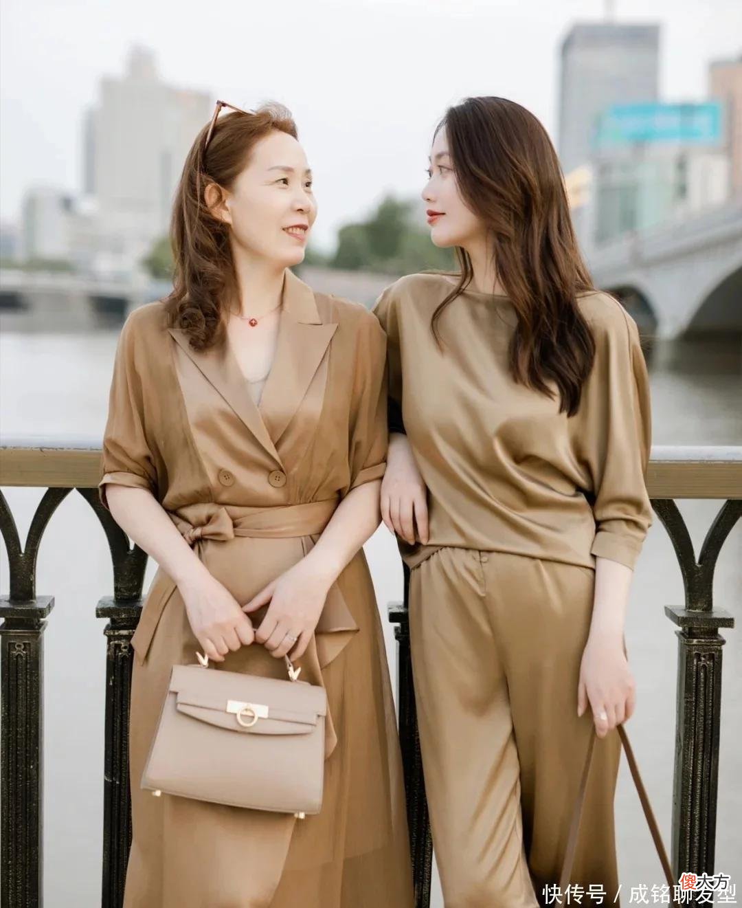【就爱时尚】过了50岁的女人，穿搭一定要有品位，别被“俗气”拉低你的气质