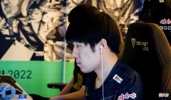 【游戏世界】957发出质疑声：韩国在图书馆打比赛吗？怎么一点背景声都没有