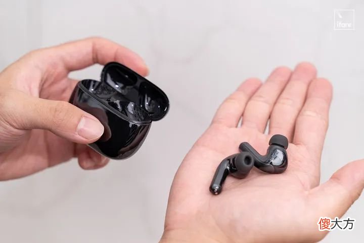 我们有必要顺着手机品牌买耳机吗 手机耳机一定要买同品牌的吗