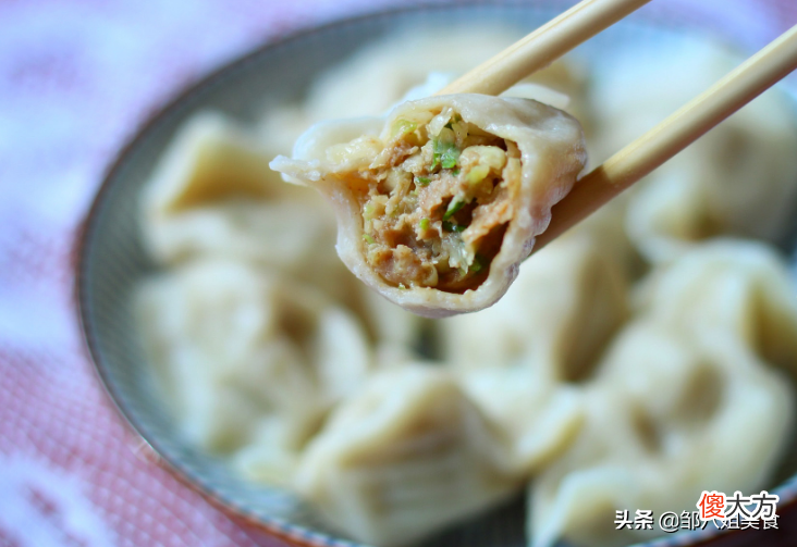 最好不要放料酒和五香粉 孜然粉加五香粉可以不