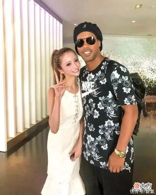 【就爱时尚】第一女公关！滴酒不沾，就靠聊天2天入手2.5亿，凭啥？