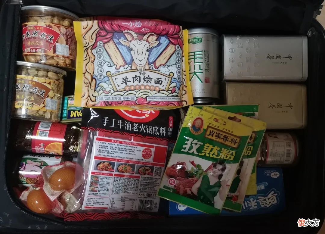 航空人的行李箱 客机随身携带的行李箱