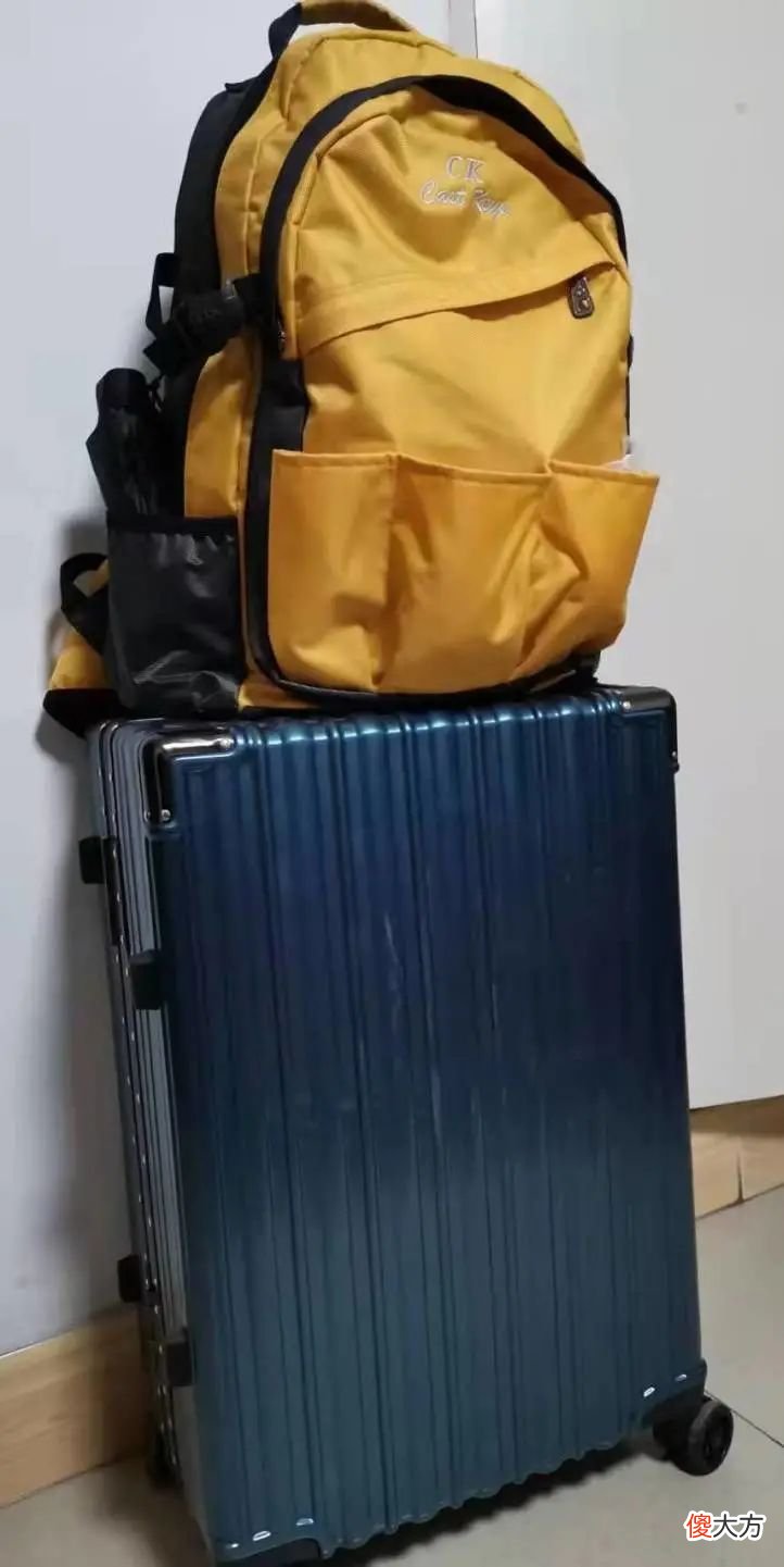 航空人的行李箱 客机随身携带的行李箱