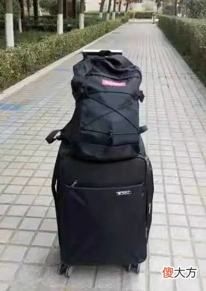 航空人的行李箱 客机随身携带的行李箱