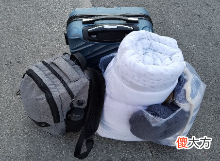 航空人的行李箱 客机随身携带的行李箱