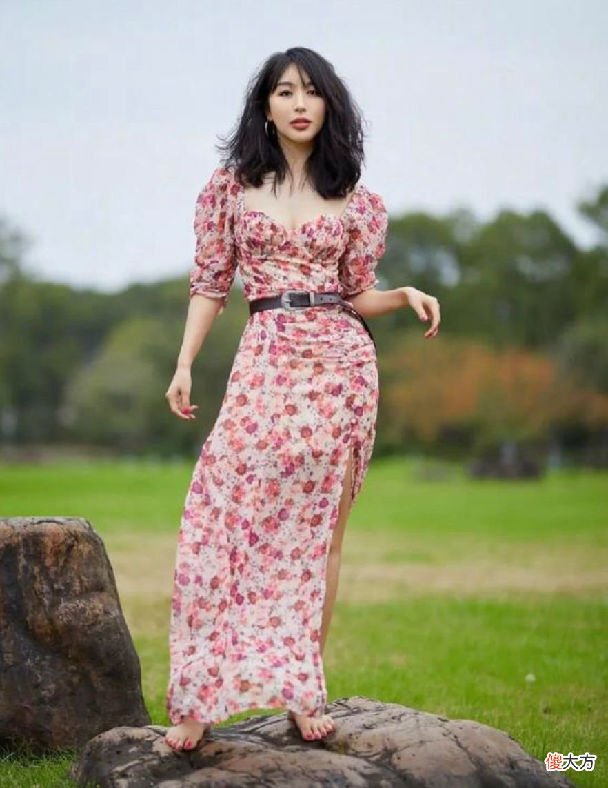 【时尚一点】比仙女裙还火的“渣女裙”来了！可甜可撩，女明星也在抢着穿