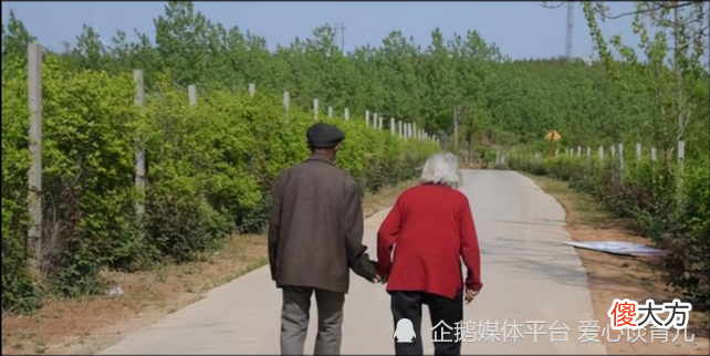 长大后不孝顺的孩子，小时候都不会做这3件事，看看自家娃会不会