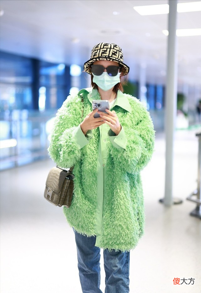 【就爱时尚】绿色才是最潮色彩，从20岁可以穿到70岁，看女明星的搭配就知道了