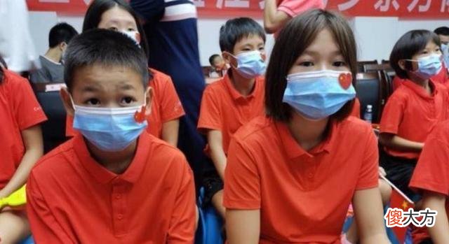 全红婵安心训练！弟弟妹妹帮妈妈卖水果，哥哥成家里顶梁柱