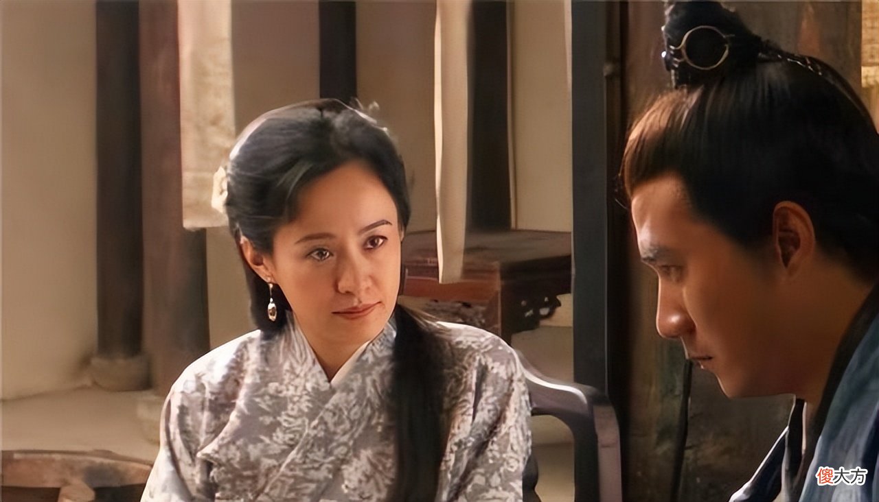 【爱历史】换龙袍被宫女扎脖子，朱元璋大怒，马皇后：另有隐情