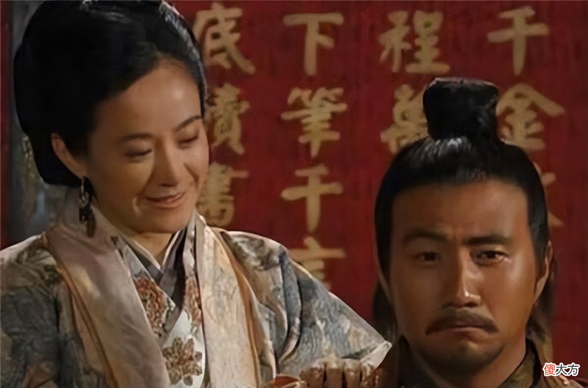【爱历史】换龙袍被宫女扎脖子，朱元璋大怒，马皇后：另有隐情