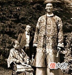 【历史故事】清朝巨人詹世钗：据传身高3米，娶英国妻子生3子，后人现状如何？
